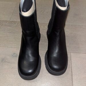 L'intervalle black boots